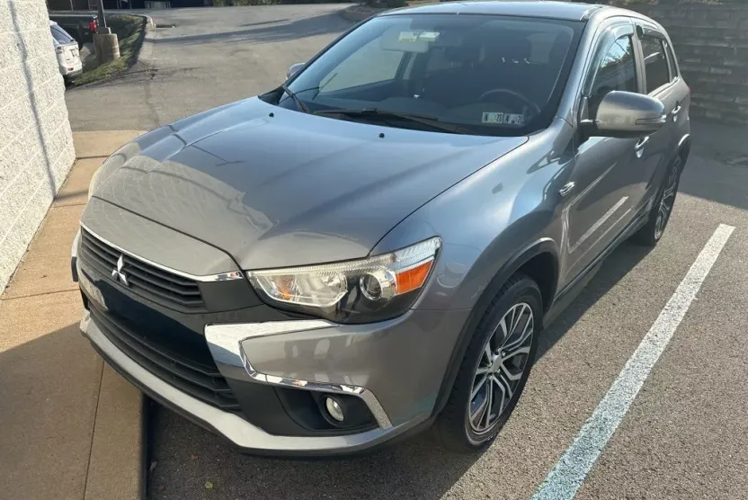 2017 Mitsubishi Outlander Sport SE photo 1