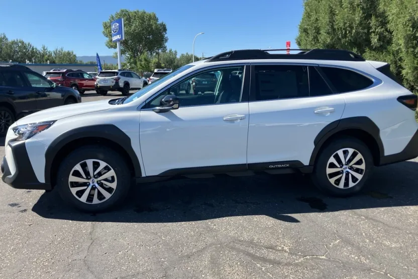 2025 Subaru Outback Premium photo 1