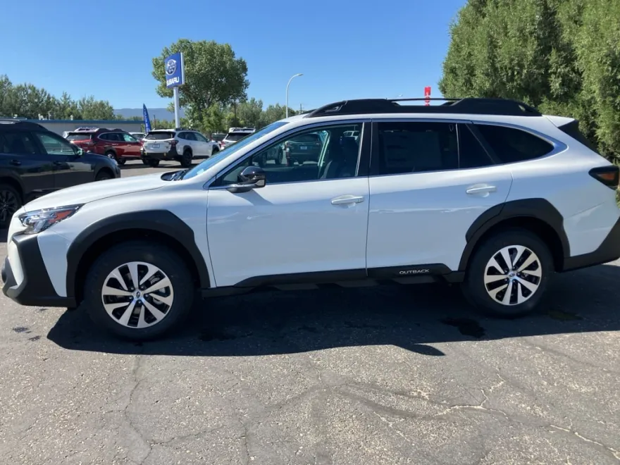 2025 Subaru Outback Premium photo 1
