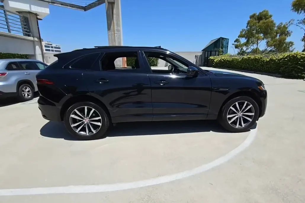 2022 Jaguar F-PACE P250 S photo 1