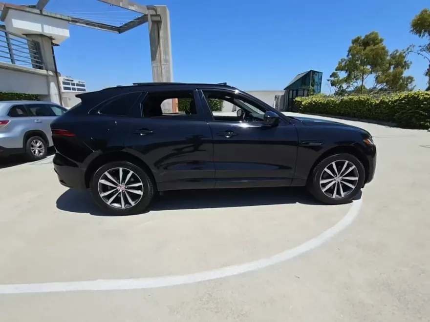 2022 Jaguar F-PACE P250 S photo 1