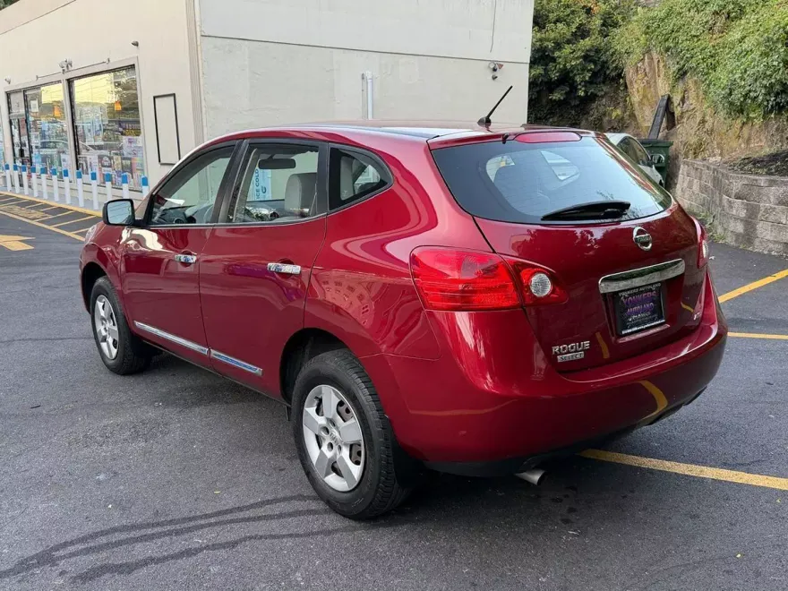 2014 Nissan Rogue Select S photo 1