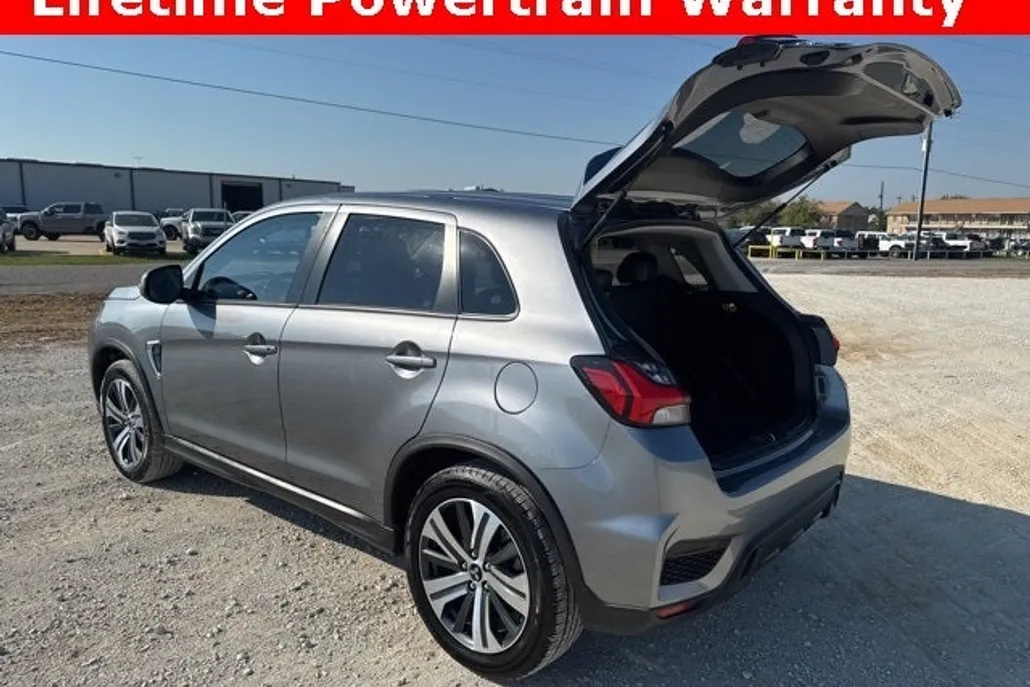 2024 Mitsubishi Outlander Sport SE photo 1