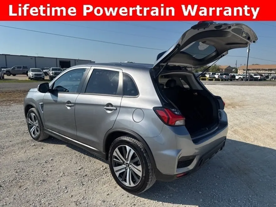 2024 Mitsubishi Outlander Sport SE photo 1