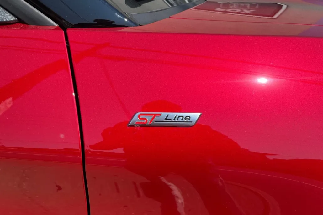2025 Ford Explorer ST-Line photo 1