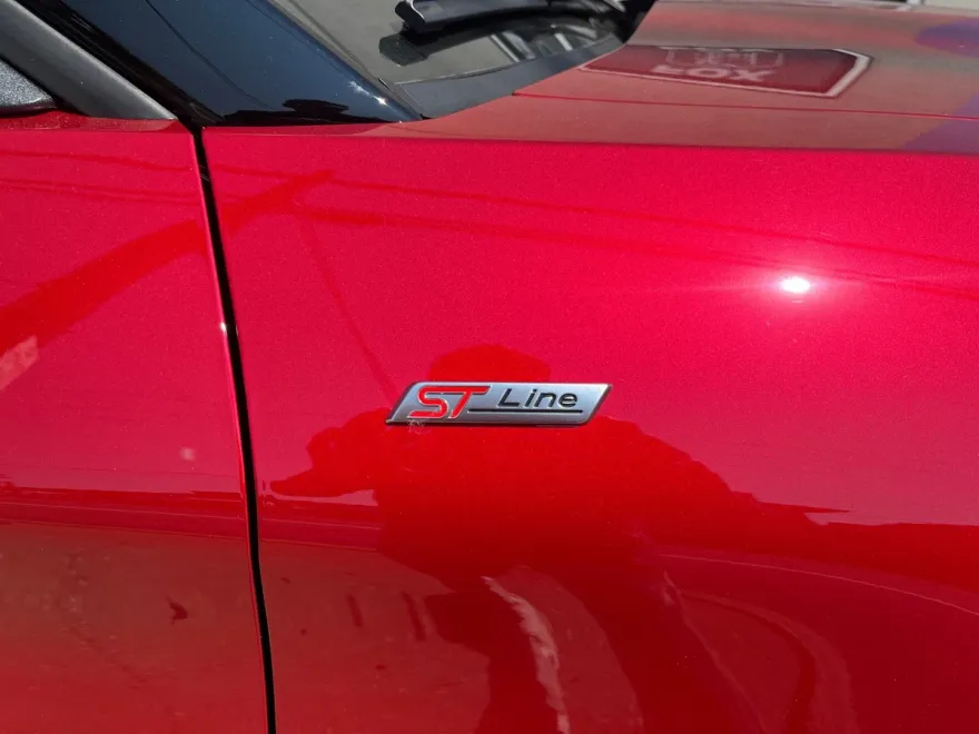 2025 Ford Explorer ST-Line photo 1