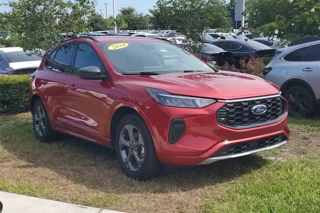 2024 Ford Escape ST-Line photo 1