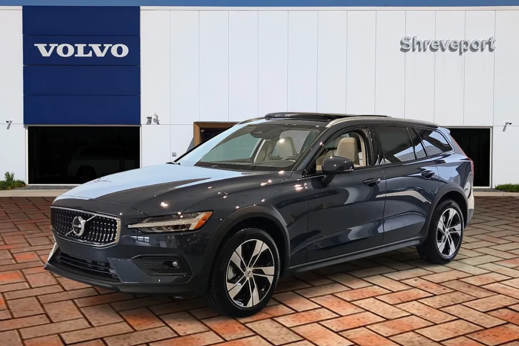 2026 Volvo V60 Cross Country B5 AWD Plus photo 1