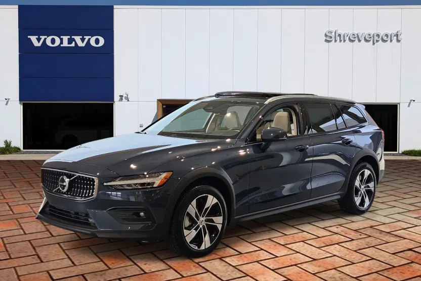 2026 Volvo V60 Cross Country B5 AWD Plus photo 1