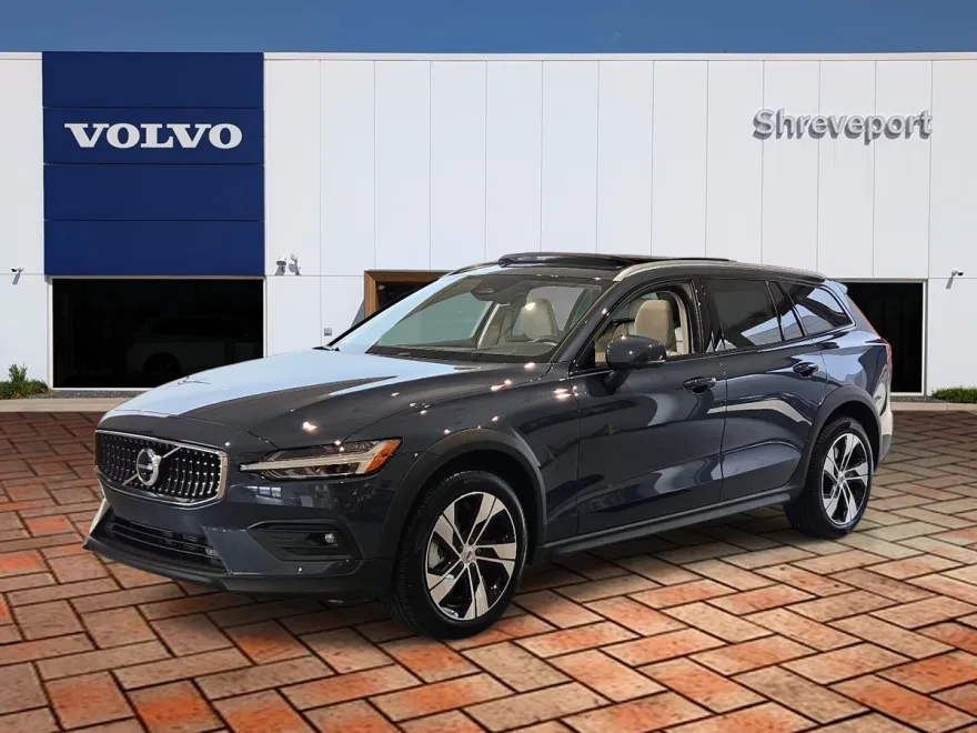 2026 Volvo V60 Cross Country B5 AWD Plus photo 1