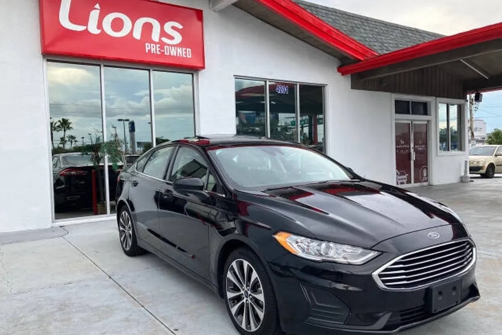 2020 Ford Fusion SE photo 1