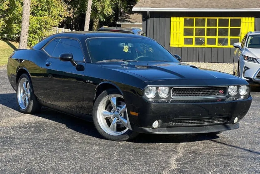 2012 Dodge Challenger R/T photo 1