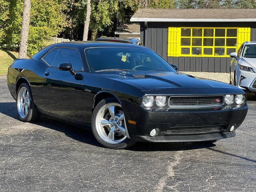 2012 Dodge Challenger R/T photo 1