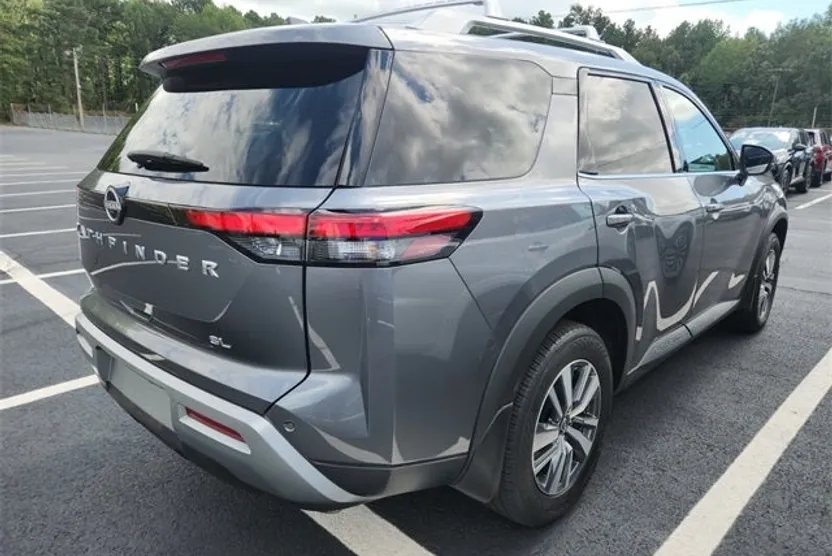 2024 Nissan Pathfinder SL photo 1