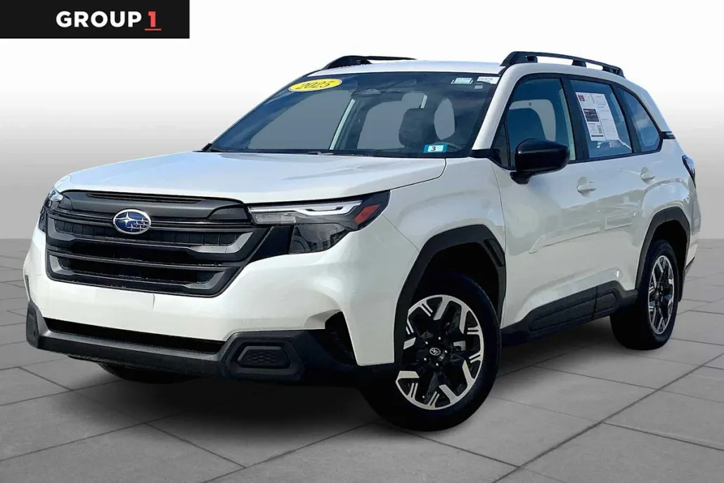 2025 Subaru Forester Base photo 1