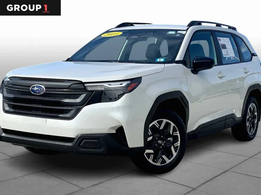 2025 Subaru Forester Base photo 1