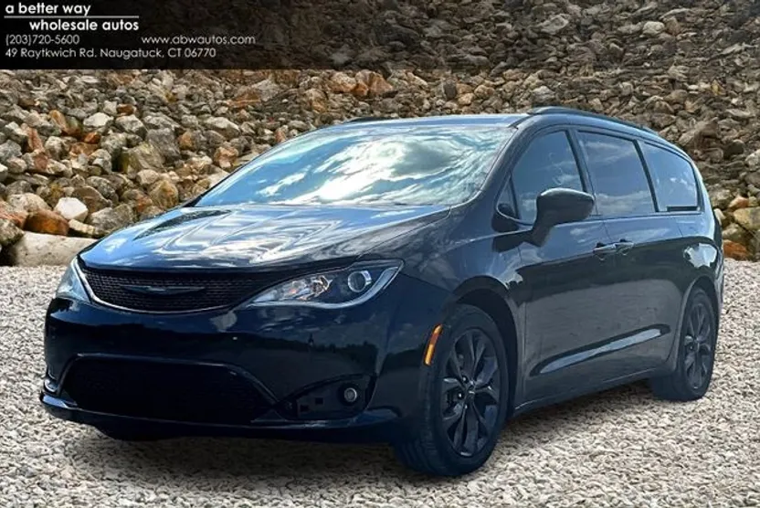 2018 Chrysler Pacifica Touring Plus photo 1