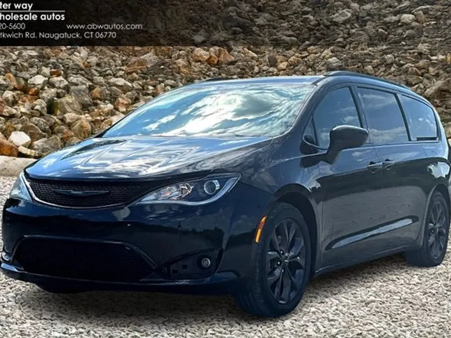 2018 Chrysler Pacifica Touring Plus photo 1