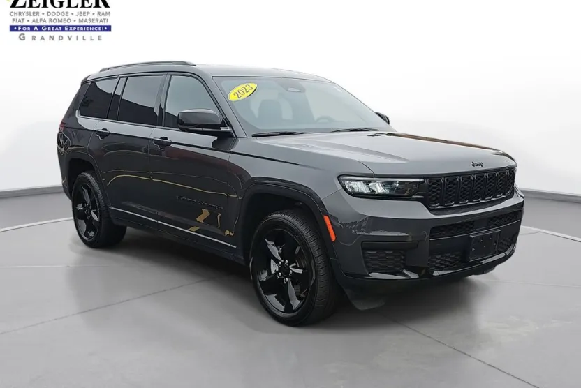 2023 Jeep Grand Cherokee Altitude photo 1