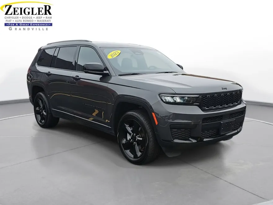 2023 Jeep Grand Cherokee Altitude photo 1