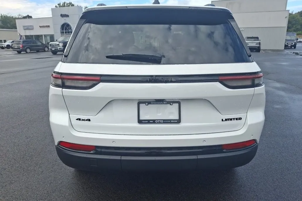 2025 Jeep Grand Cherokee Limited photo 1