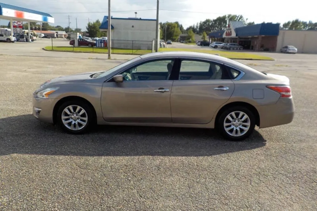 2015 Nissan Altima 2.5 S photo 1