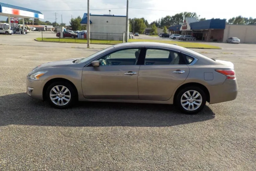 2015 Nissan Altima 2.5 S photo 1