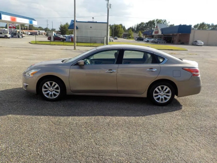 2015 Nissan Altima 2.5 S photo 1
