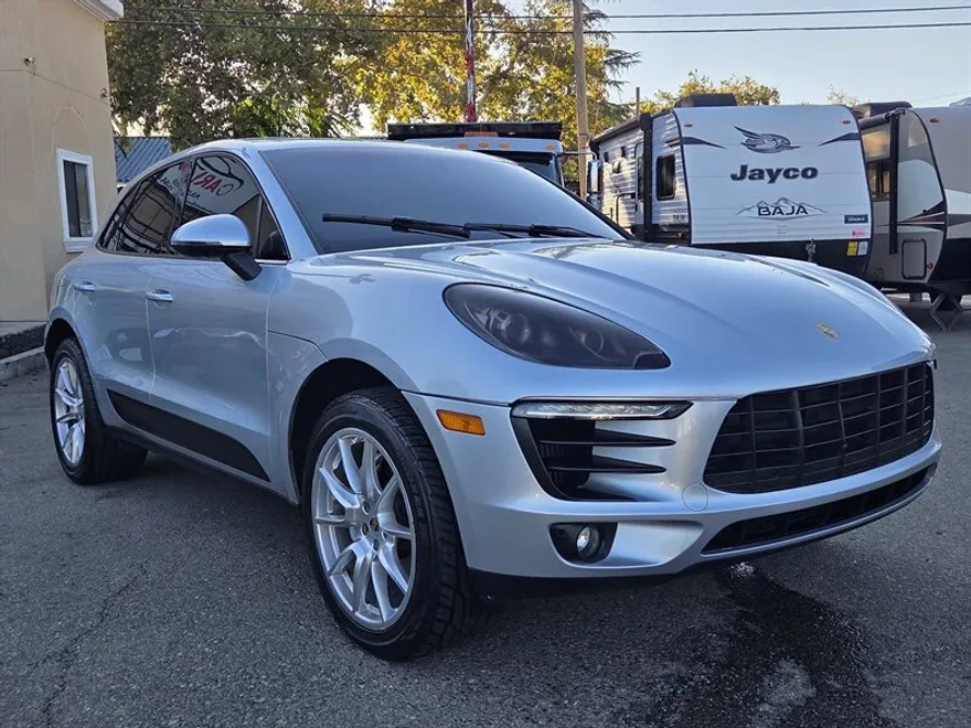 2016 Porsche Macan S photo 1