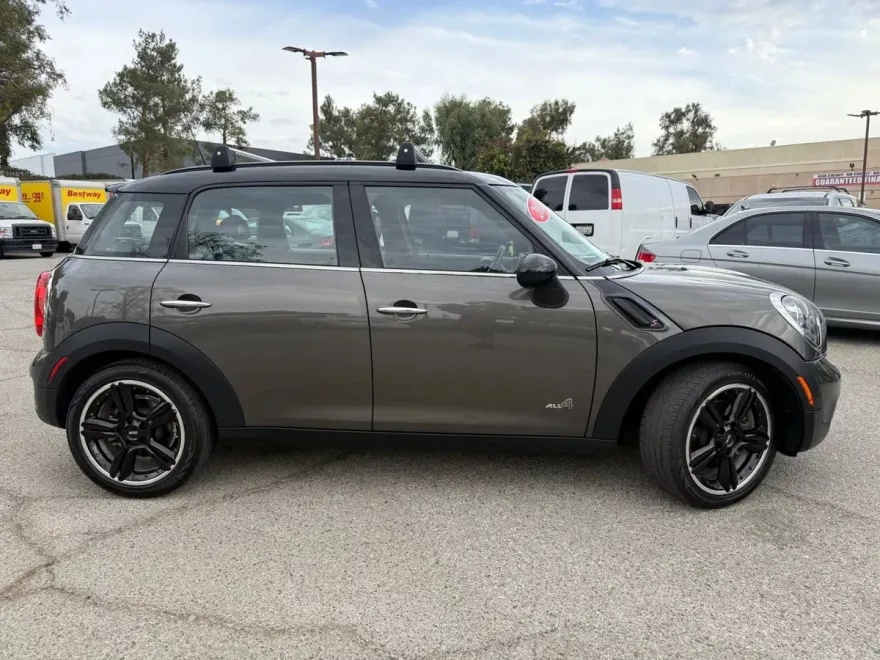 2012 Mini Countryman S ALL4 photo 1
