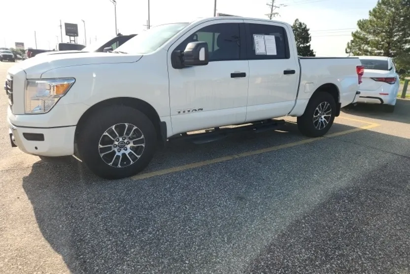 2024 Nissan Titan SV photo 1