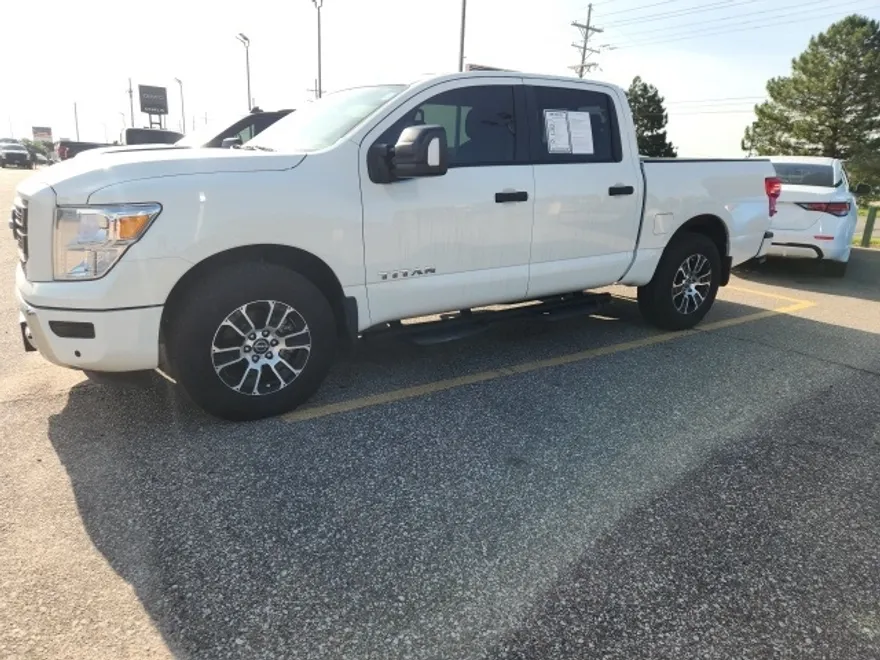 2024 Nissan Titan SV photo 1