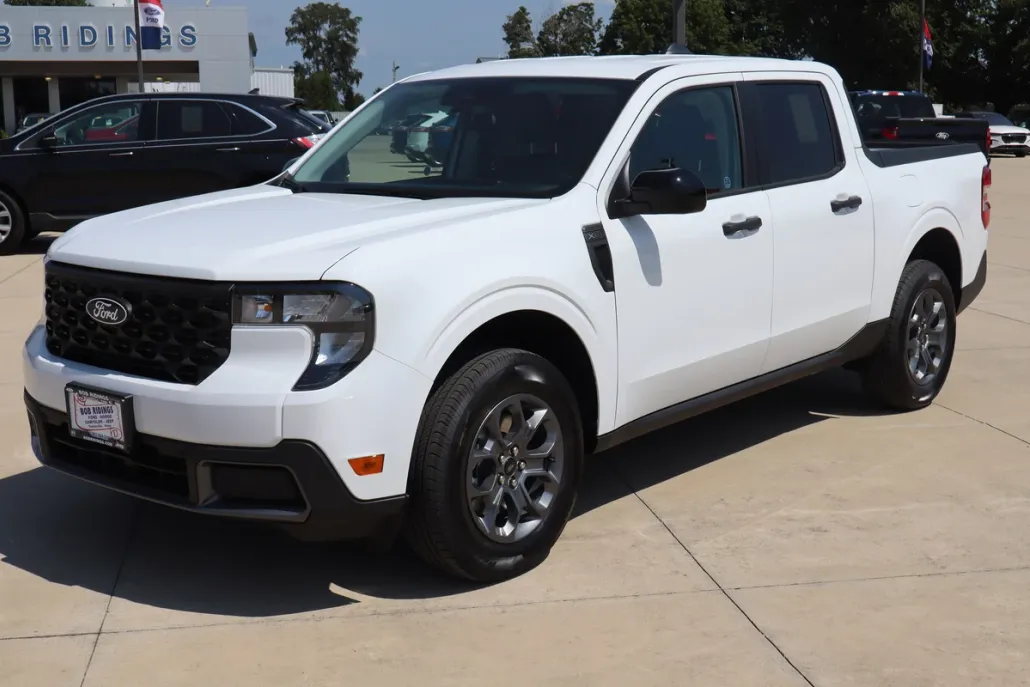 2025 Ford Maverick XLT photo 1