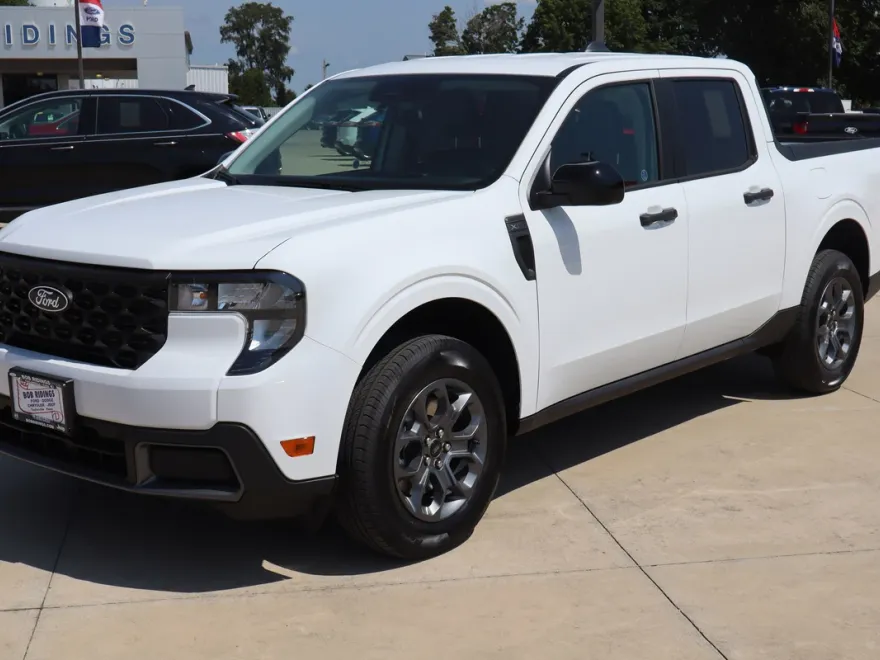 2025 Ford Maverick XLT photo 1