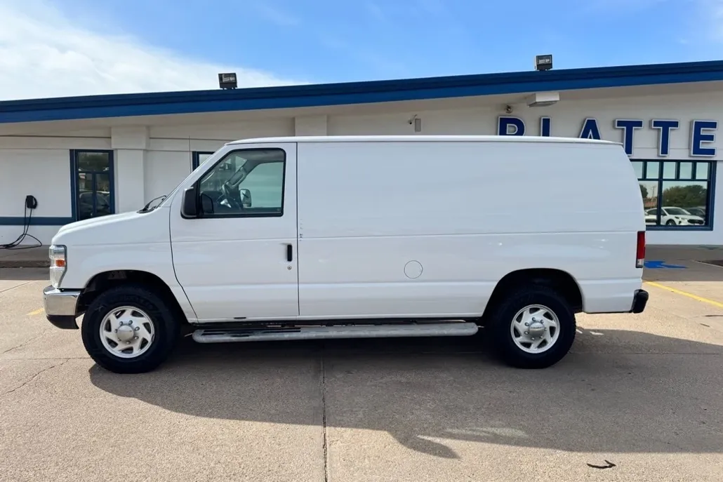 2014 Ford E-250 Cargo photo 1
