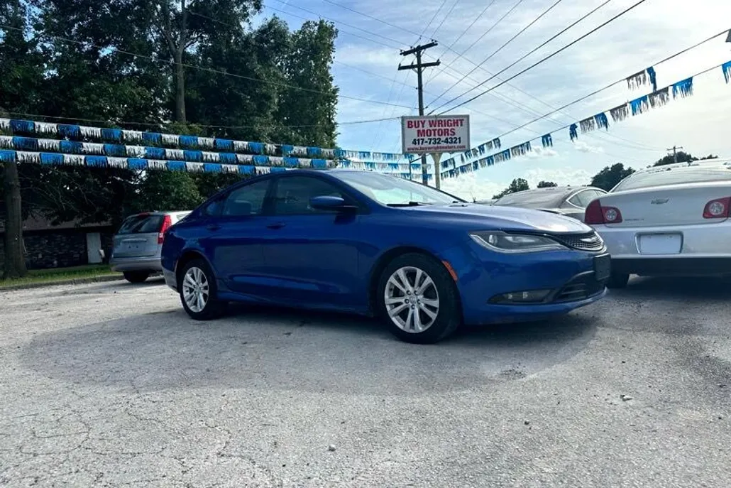 2016 Chrysler 200 S photo 1