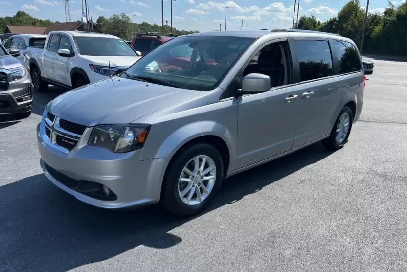 2020 Dodge Grand Caravan SXT photo 1