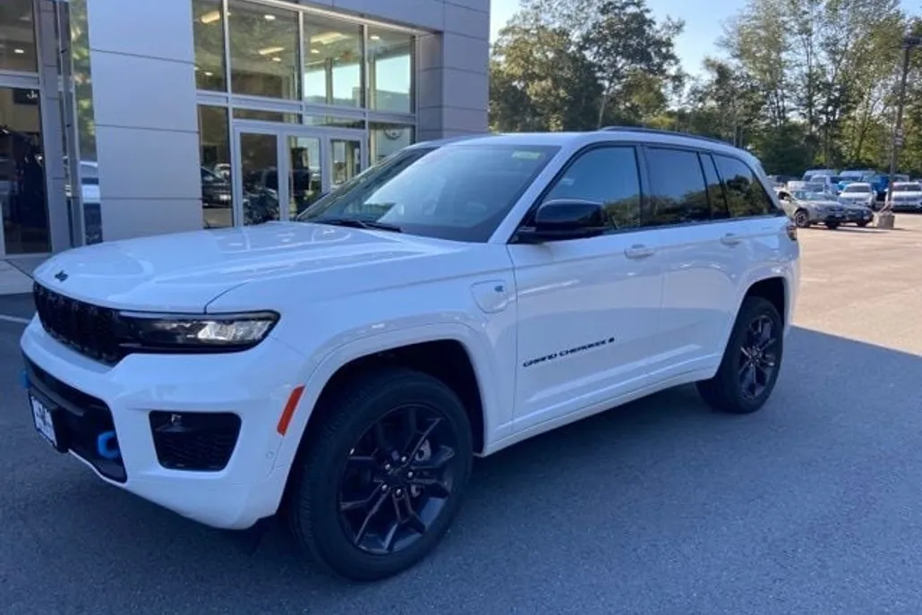 2023 Jeep Grand Cherokee 4xe photo 1
