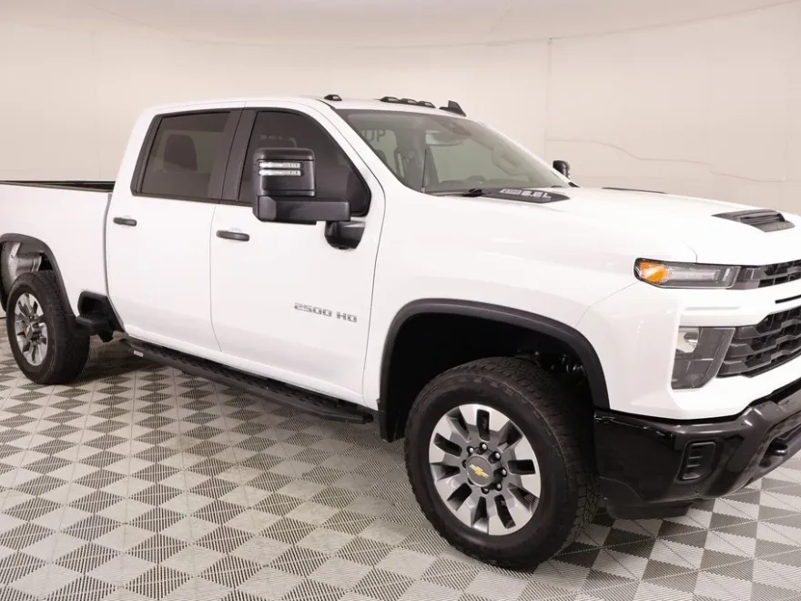 2024 Chevrolet Silverado 2500HD Custom photo 1