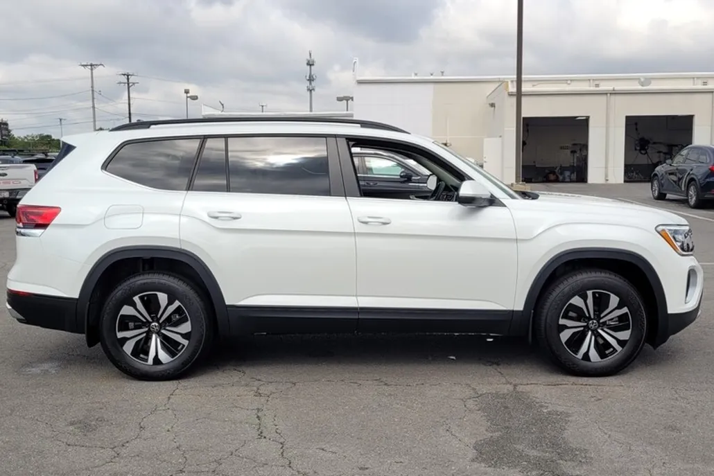 2026 Volkswagen Atlas SE photo 1