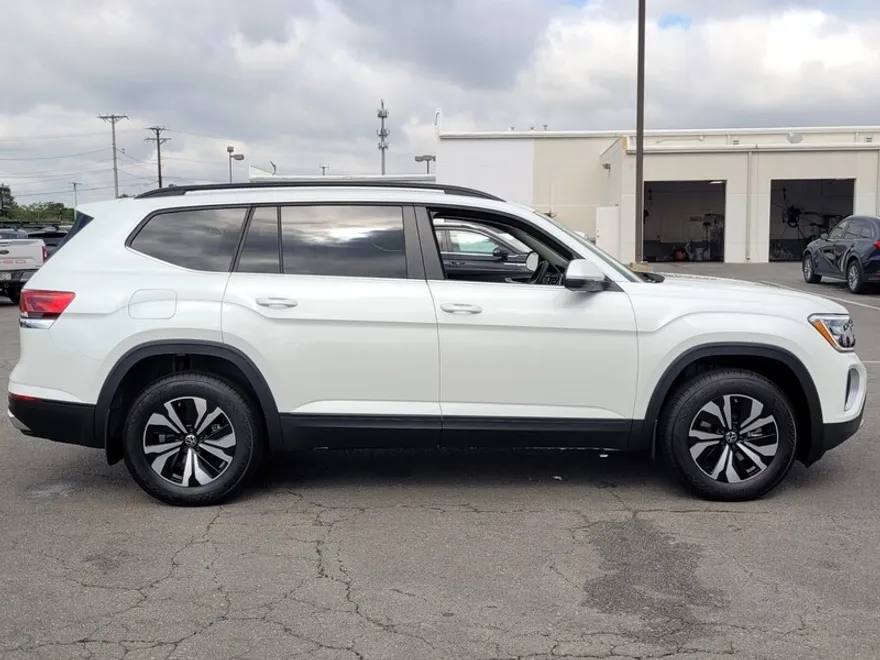 2026 Volkswagen Atlas SE photo 1