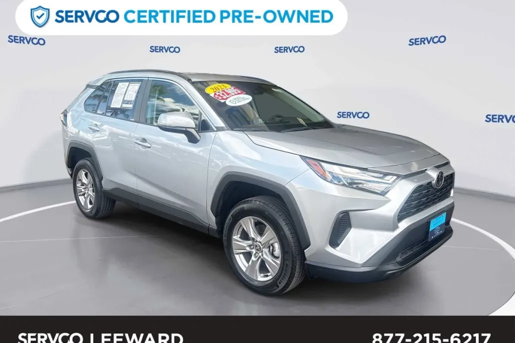 2023 Toyota RAV4 XLE photo 1