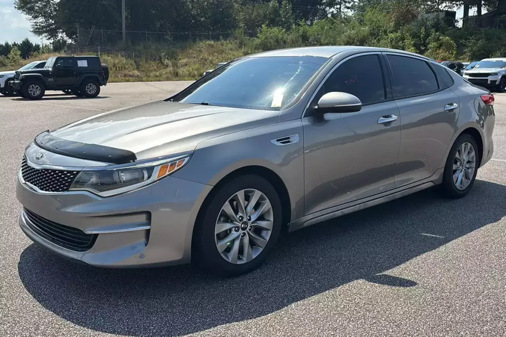 2018 Kia Optima EX photo 1