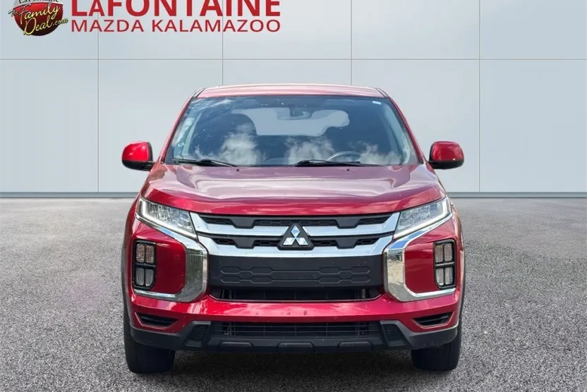 2020 Mitsubishi Outlander Sport ES photo 1