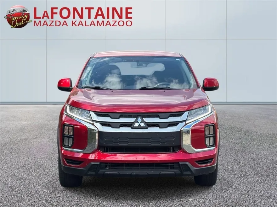 2020 Mitsubishi Outlander Sport ES photo 1