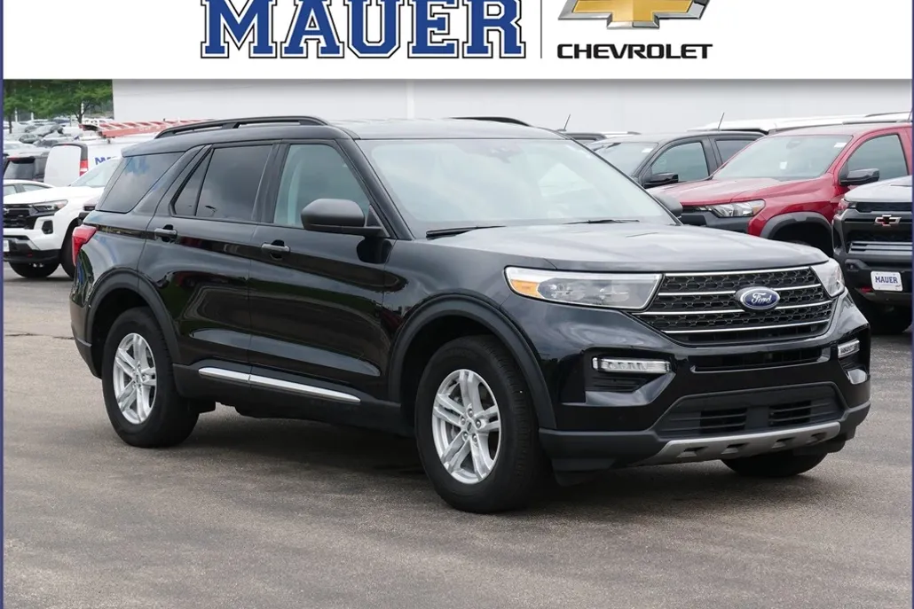 2023 Ford Explorer XLT photo 1