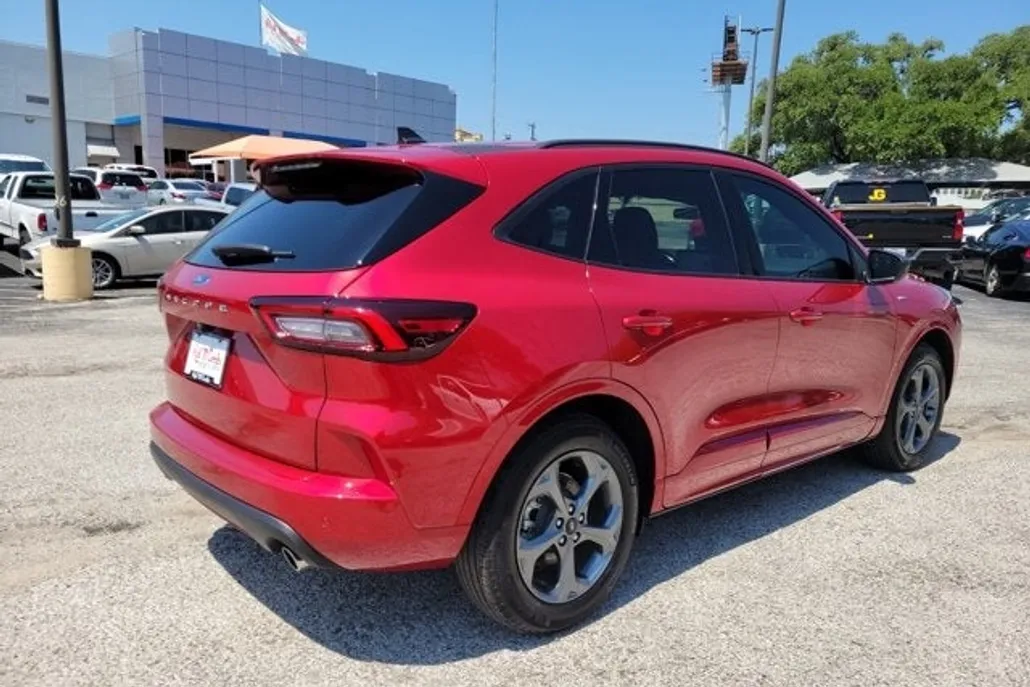2024 Ford Escape ST-Line photo 1