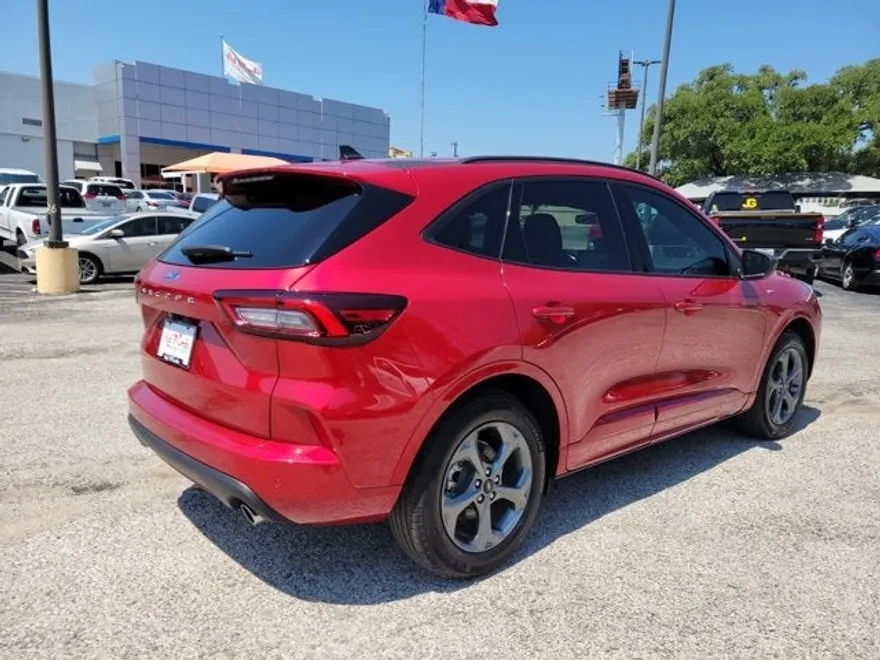 2024 Ford Escape ST-Line photo 1