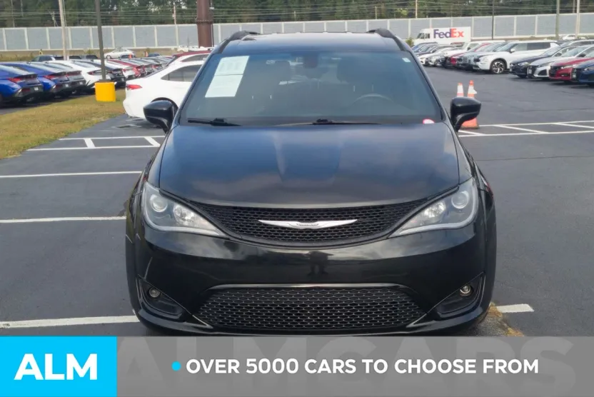 2018 Chrysler Pacifica Touring L photo 1