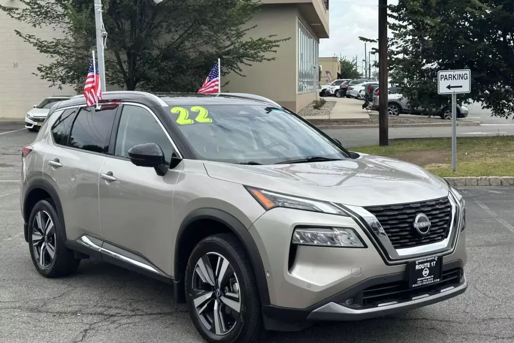 2022 Nissan Rogue SL photo 1